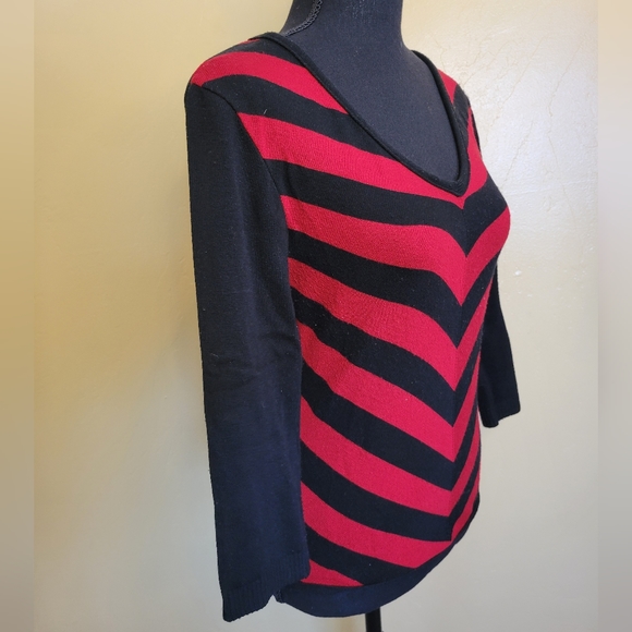 IZ Buyer California V Neck Sweater in Red and Black Stripe mid sleeves. Size L - Picture 2 of 7